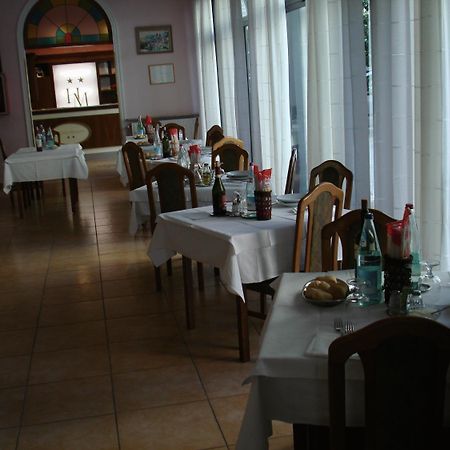 Hotel Mignon 50 Mt Dalla Spiaggia E Dall'Isola Pedonale ألاسيو المظهر الخارجي الصورة