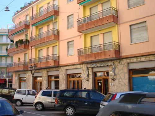 Hotel Mignon 50 Mt Dalla Spiaggia E Dall'Isola Pedonale ألاسيو المظهر الخارجي الصورة