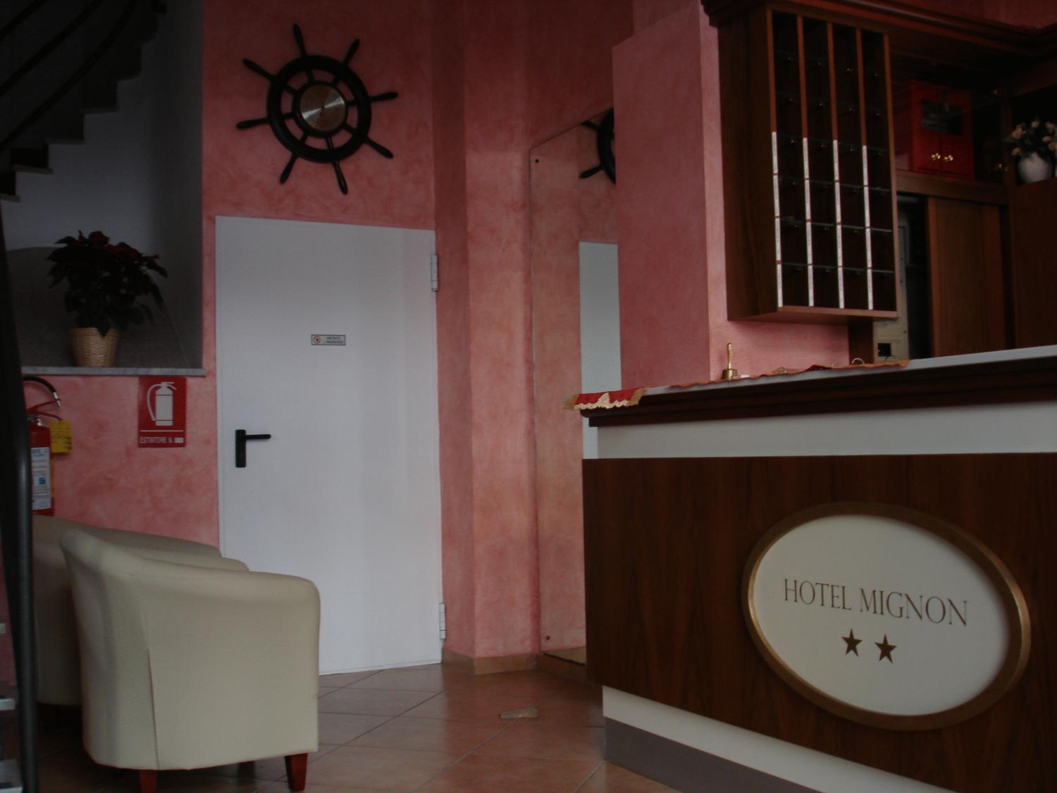Hotel Mignon 50 Mt Dalla Spiaggia E Dall'Isola Pedonale ألاسيو المظهر الخارجي الصورة