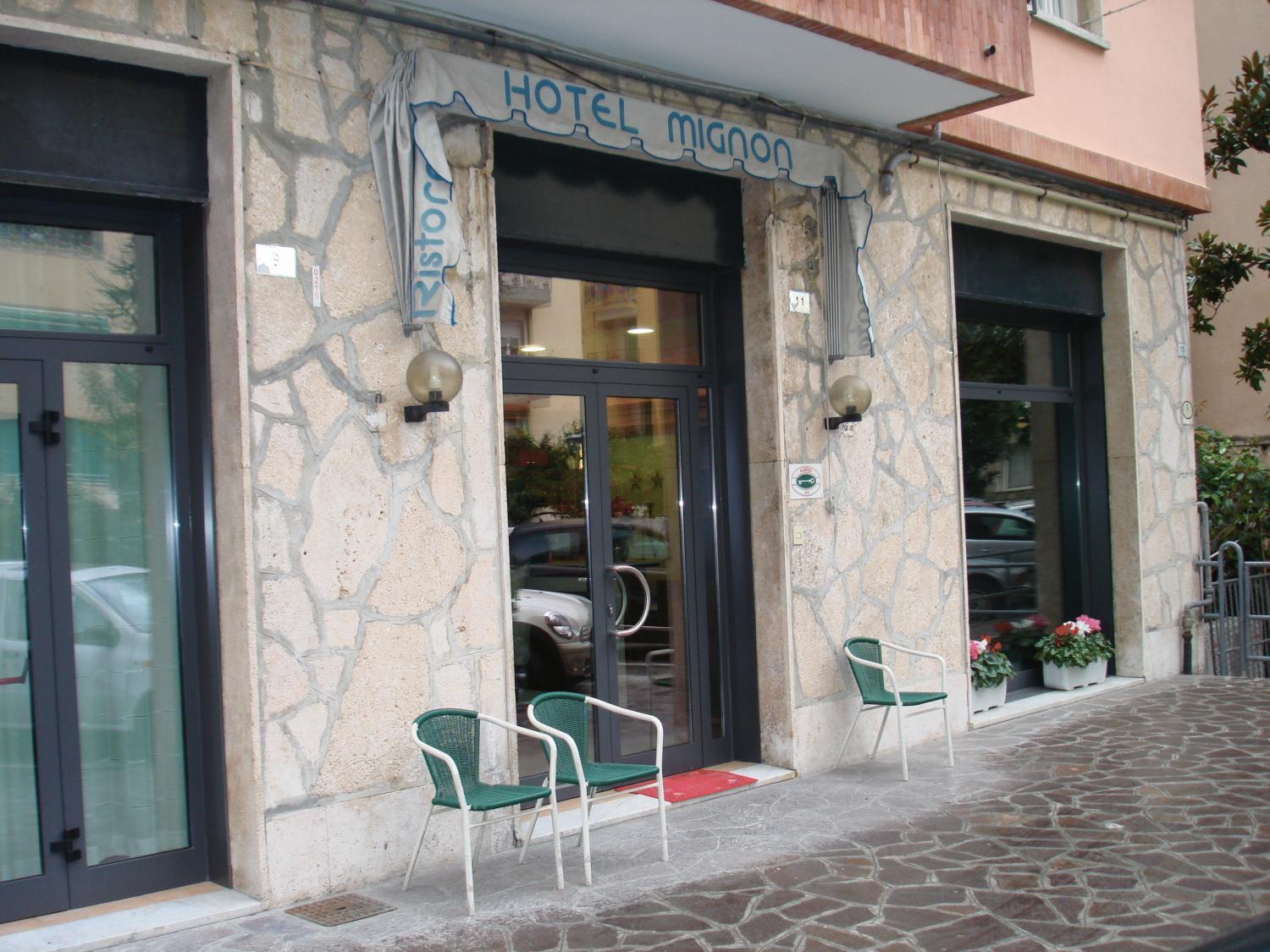 Hotel Mignon 50 Mt Dalla Spiaggia E Dall'Isola Pedonale ألاسيو المظهر الخارجي الصورة