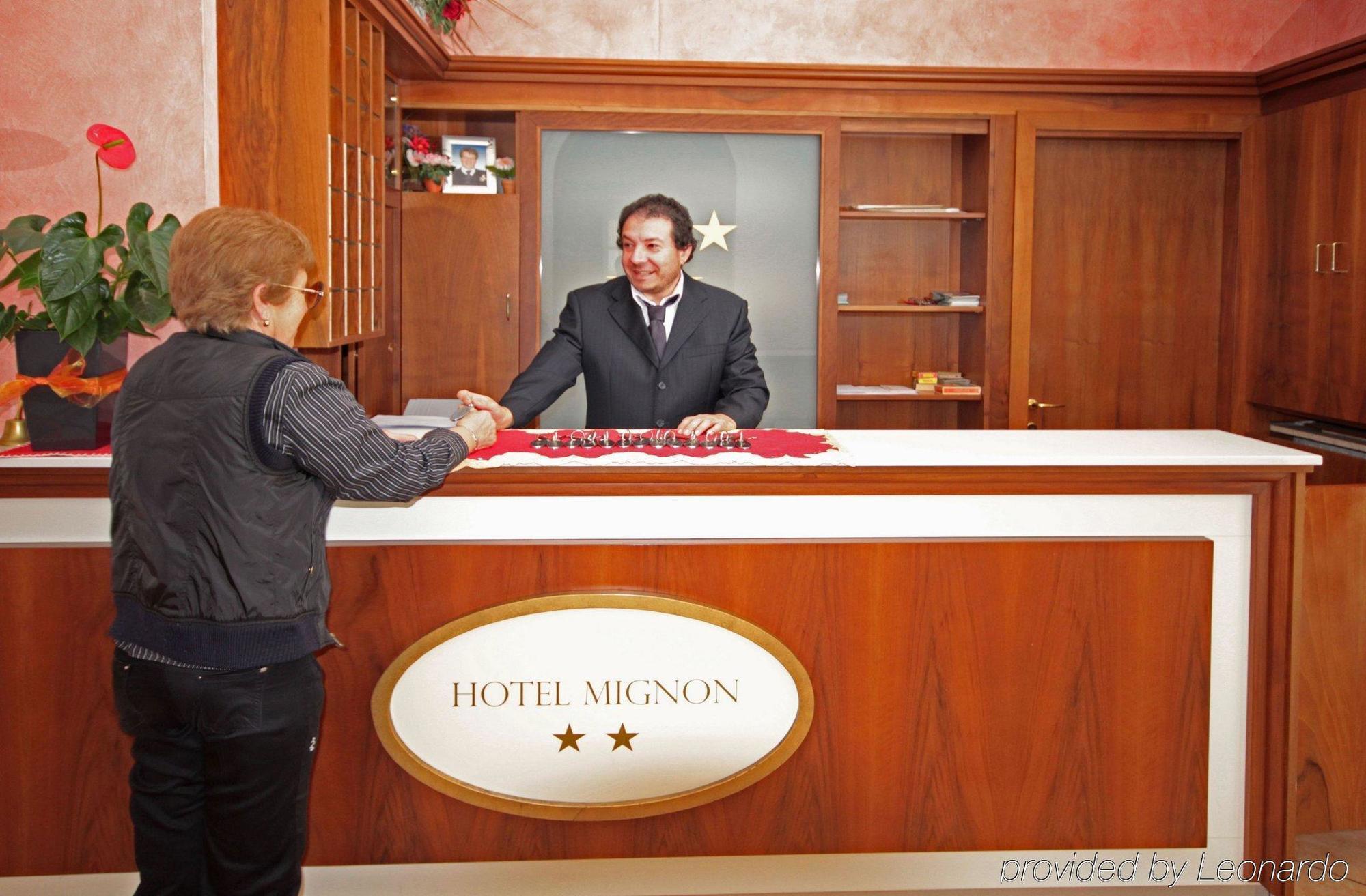 Hotel Mignon 50 Mt Dalla Spiaggia E Dall'Isola Pedonale ألاسيو المظهر الخارجي الصورة