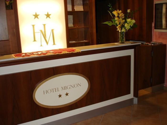 Hotel Mignon 50 Mt Dalla Spiaggia E Dall'Isola Pedonale ألاسيو المظهر الخارجي الصورة